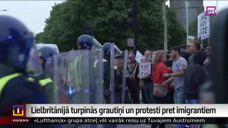 Lielbritānijā turpinās grautiņi un protesti pret imigrantiem