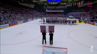 Pasaules hokeja čempionāta spēle Slovākija - Latvija. Pēc uzvaras skan Latvijas himna