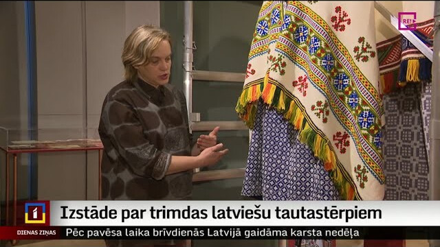 Nacionālajā bibliotēkā skatāma izstāde par trimdas latviešu tautastērpiem