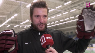 Pasaules hokeja čempionāta spēle. Latvija - Francija. Intervija ar Lauri Dārziņu un Raimondu Vilkoitu pirms spēles