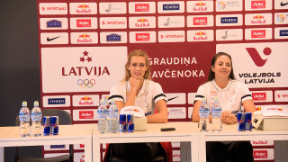 Latvijas pludmales volejbolistes Tīna Graudiņa un Anastasija Kravčenoka vienojas par turpmāko sadarvību