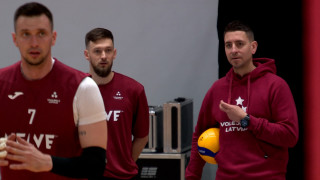 Latvijas vīriešu volejbola izlase aizvadījusi pirmo treniņu jaunā galvenā trenera Mihala Gogola vadībā
