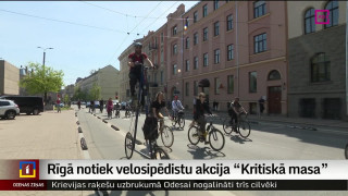 Rīgā notiek velosipēdistu akcija "Kritiskā masa"