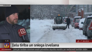 Kā veicas ar ielu tīrību un sniega izvešanu Rīgā?