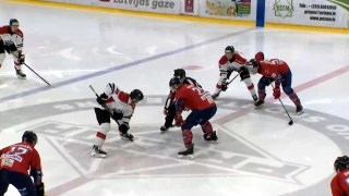 Latvijas hokeja Virslīgas spēlē "Prizma" sīvā cīņā piekāpjas "Panter" hokejistiem