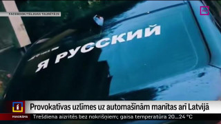 Policija aicina ziņot par provokatīvām uzlīmēm uz auto ar uzrakstiem krievu valodā
