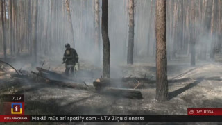 Pēc Krievijas apšaudes Ukrainā nodeg aizsargājams mežs