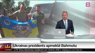 Ukrainas prezidents apmeklē Bahmutu