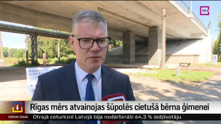 Rīgas mērs atvainojas šūpolēs cietušā bērna ģimenei