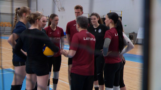 Sieviešu volejbola izlase turpina gatavoties Eiropas sudraba līgas turnīram