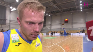 Latvijas-Igaunijas basketbola līgas spēle "Latvijas Universitāte" - BK "Ventspils". Intervija ar Kristapu Medisu un Reini Avotiņu pēc 1. puslaika