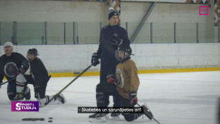Ukrainas jaunie hokejisti rod palīdzību Latvijā un ilgojas pēc mājām