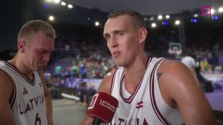 Saruna ar Latvijas 3x3 basketbolsitiem pēc spēles ar Lietuvu