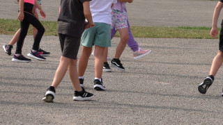 Cik agri bērniem ir jāceļas, lai skolā būtu jau septiņos no rīta?