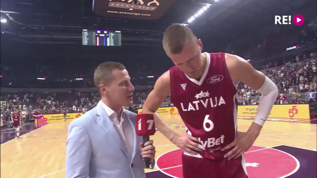 Pārbaudes spēle basketbolā Latvija-Igaunija. Intervija ar Kristapu Porziņģi