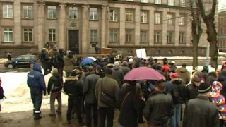 Bez komentāriem: Policistu arodbiedrības protesta mītiņš pie MK