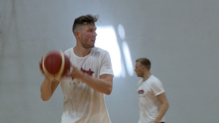 Luka Banki vadībā Latvijas basketbola izlase gatavojas pārbaudes spēlei