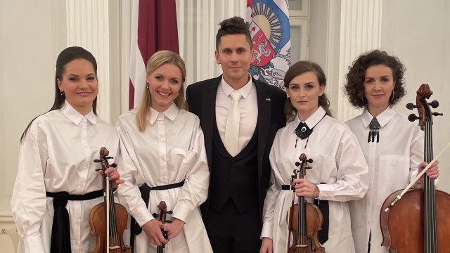 TV PIRMIZRĀDE! "Mēs esam tev līdzās". Latvijas Republikas proklamēšanas 103. gadadienas svētku koncerts