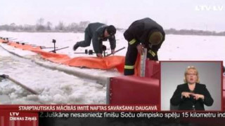 Starptautiskās mācībās imitē naftas savākšanu Daugavā