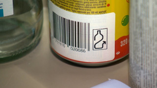 Vai uz pudeles uzlīmēta depozīta zīme var būt no parasta papīra?