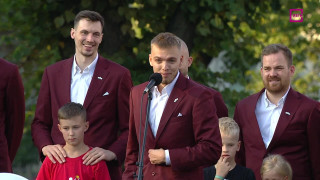 Latvijas basketbola izlases sagaidīšana. Artūra Žagara uzruna