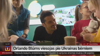 Aktieris Orlando Blūms viesojas pie Ukrainas bērniem
