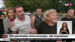 Pie pieminekļa virmo emocijas, sāk nojaukšanu