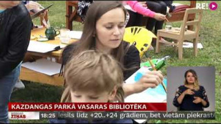 Kazdangas parkā vasaras bibliotēka