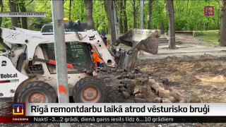 Rīgā remontdarbu laikā atrod vēsturisko bruģi