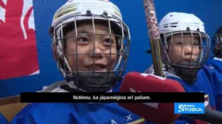 Ķinas jaunie hokejisti brauc uz Latviju apgūt hokeja prasmes