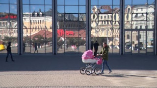 Vai Rīgas centrā ir vieta, kur pārtīt vai pabrot zīdaini?