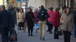 Kāpēc sirmgalvjiem tik grūti saņemt valsts apmaksāta asistenta palīdzību?