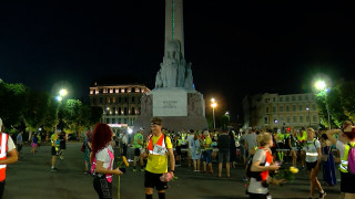 Naktī startēts skrējiensoļojums Rīga - Valmiera desmito reizi pēc kārtas