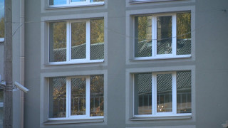 Kas notika Rīgas Franču licejā, kur pirmklasnieks izlēca pa 3.stāva logu?