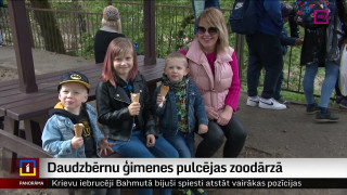 Daudzbērnu ģimenes pulcējas zoodārzā