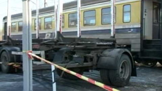 Bez komentāriem: Pasažieru vilciena sadursme ar kravas automašīnu Ķegumā