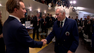 Andris Ozols saņem Eiropas regbija savienības medaļu