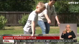 Ģimene atgriežas Latvijā