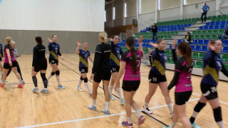 Latvijas sieviešu kausa izcīņas pirmajā pusfināla spēlē "Latgols" ar 33:22 pieveic "Salaspils SS" handbolistes